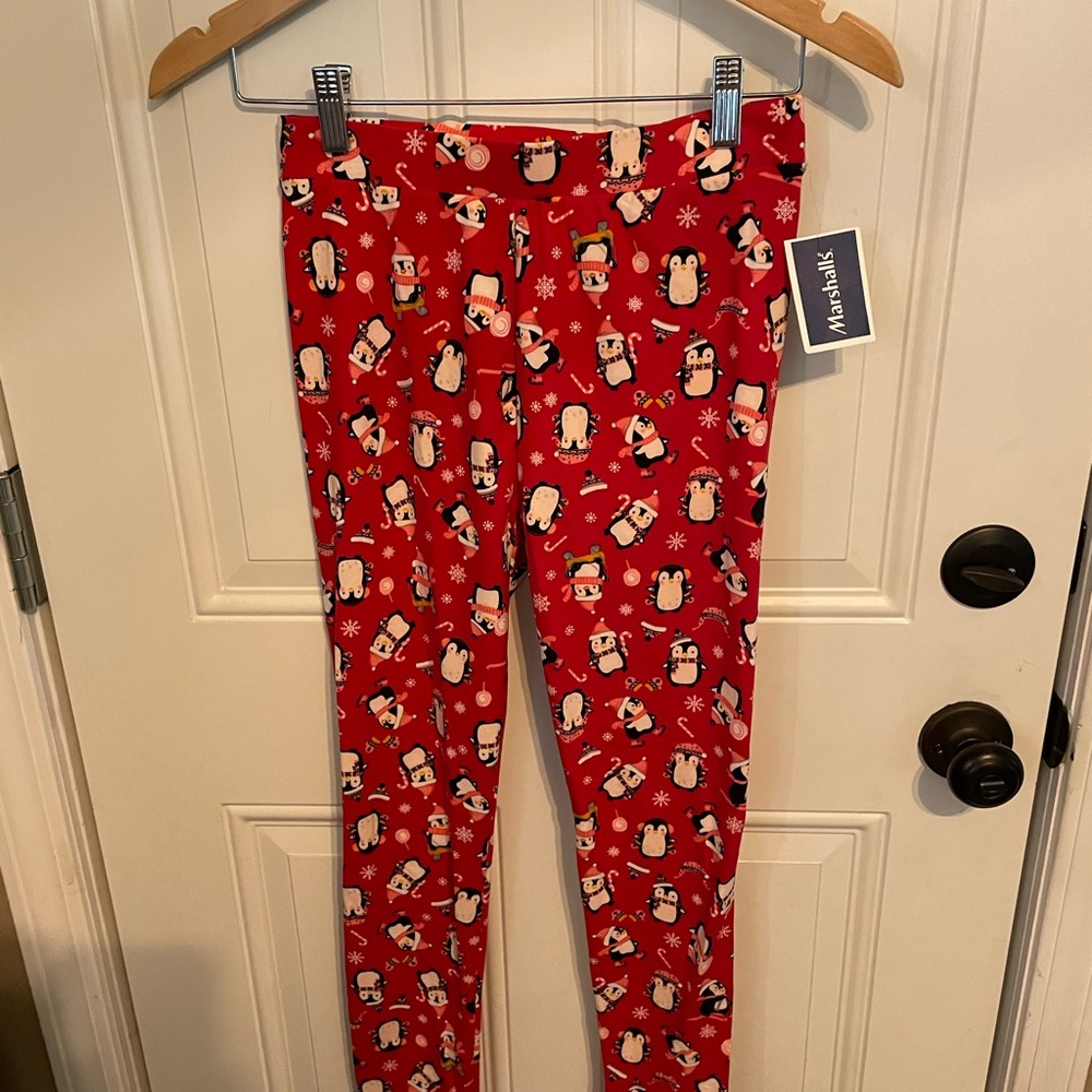 womens medium cotton christmas pattern leggings. tag on never been worn